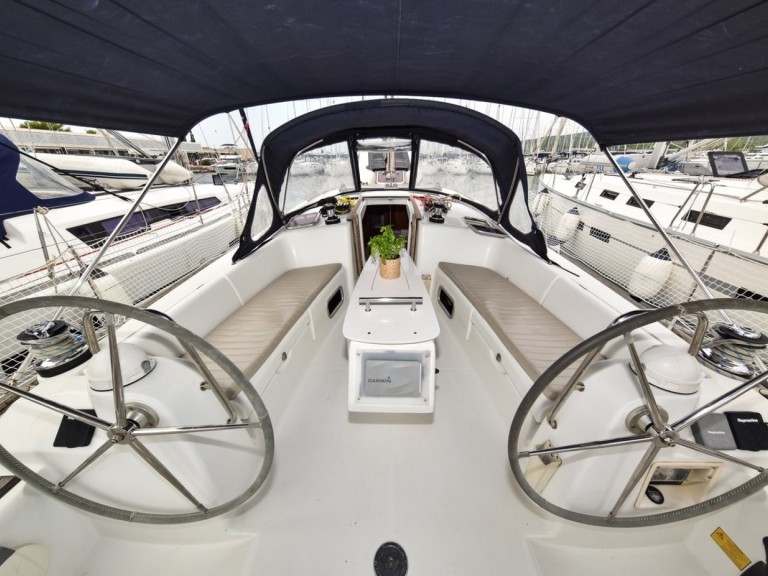 Hire Sailboat with or without skipper Bénéteau Sukošan