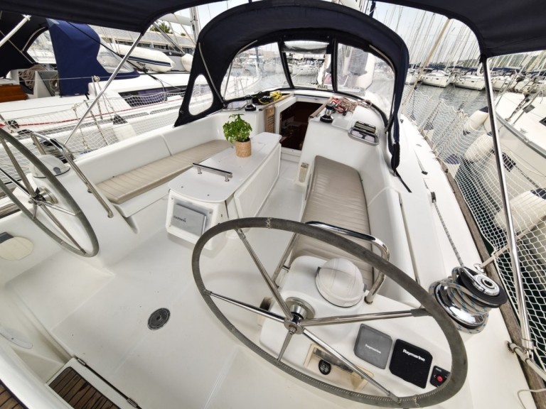 Sailboat to hire Sukošan at the best price