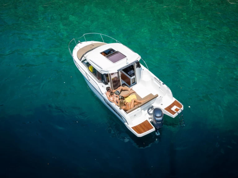 Charter a Jeanneau Merry Fisher 795 in Biograd na Moru on Samboat