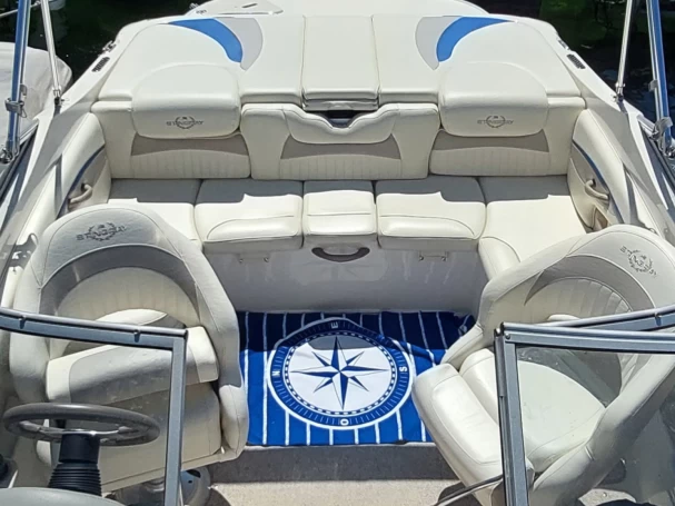 Charter a Stingray 225cr in Geneva (District) on Samboat