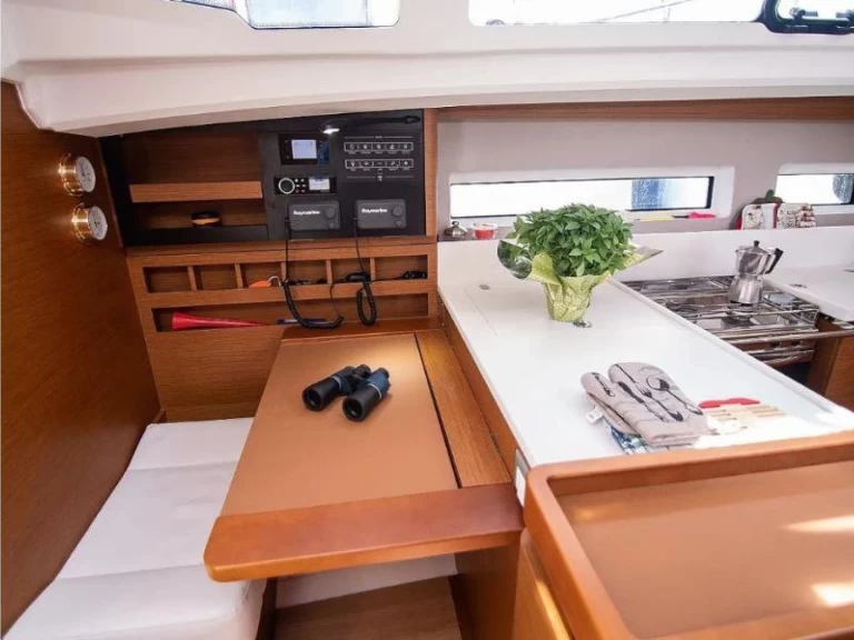 Sailboat to hire Gouvia at the best price