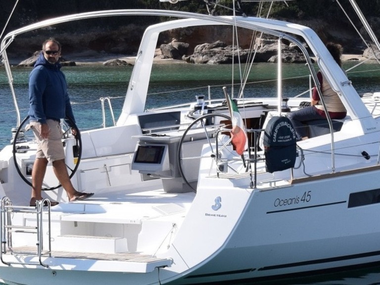 Sailboat hire in Carloforte - Bénéteau Oceanis 45