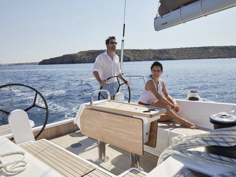 Hire Sailboat Bavaria with a boat licence