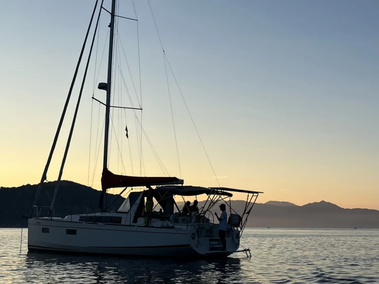 Charter a Bénéteau Oceanis 38.1 in l'Escala on Samboat
