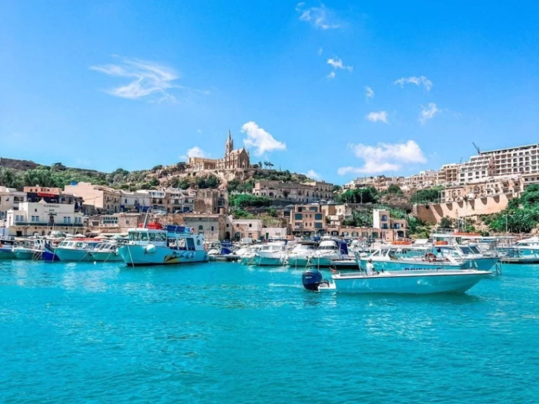 Yacht hire Xemxija cheap Coronet