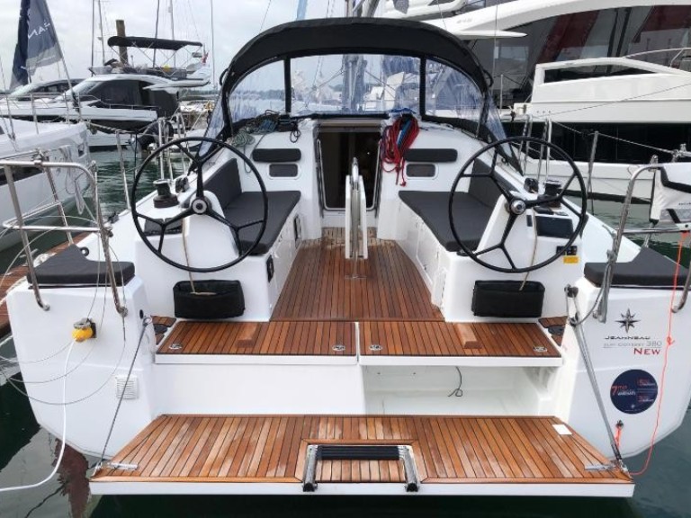 Sailboat to hire Pula at the best price