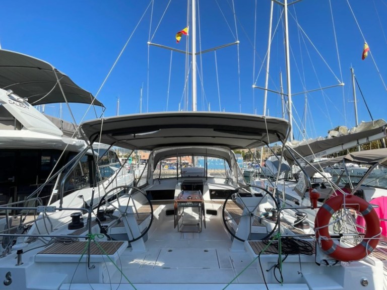 Sailboat to hire Santa Cruz de Tenerife at the best price
