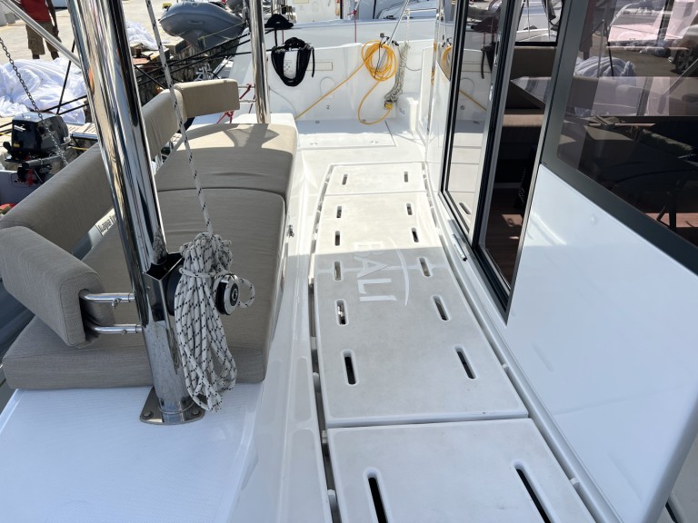 Yacht hire Alimos cheap Bali 4.6