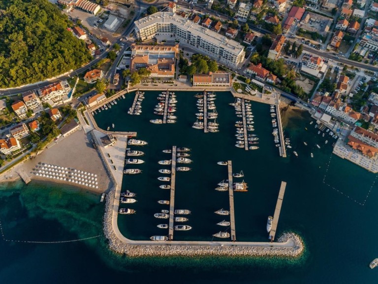 Hire Sailboat with or without skipper Bavaria Meljine