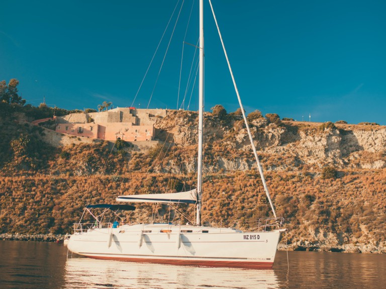 Sailboat to hire Milazzo at the best price