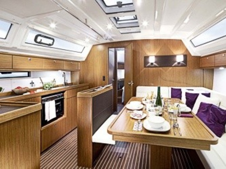 Sailboat to hire Saltsjö-duvnäs at the best price