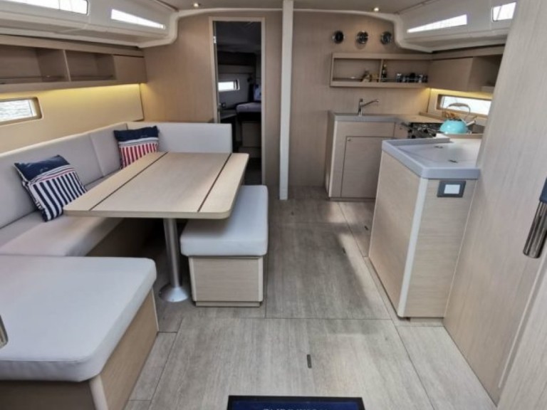Yacht hire Arzon cheap OCEANIS 40.1
