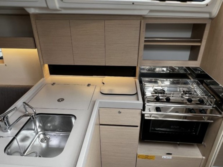 Yacht hire Arzon cheap OCEANIS 34 QR