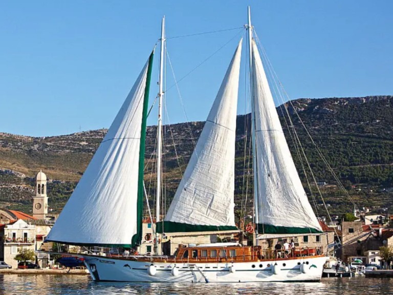 Charter a Yener-Yachts Queen of Adriatic in Kaštel Gomilica on Samboat