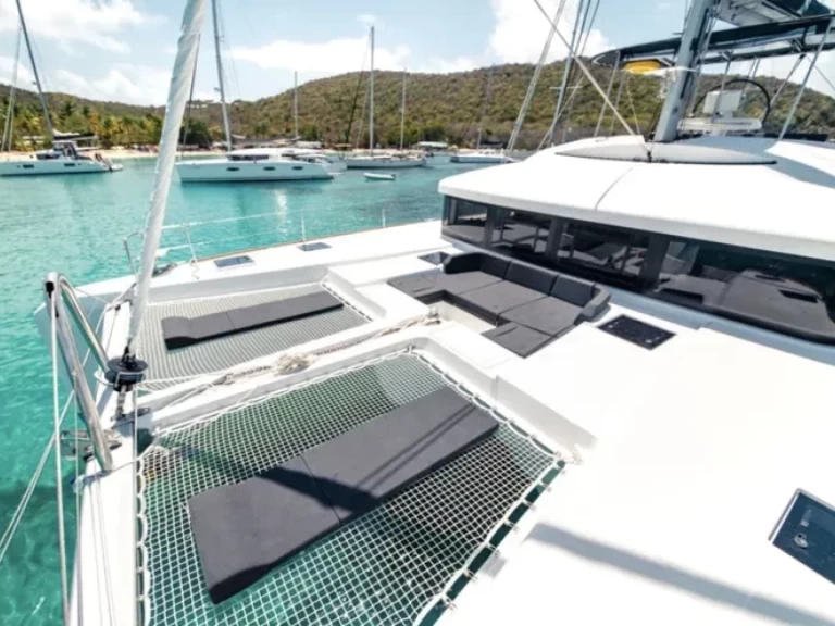 Catamaran hire in Alimos - Lagoon Lagoon 52