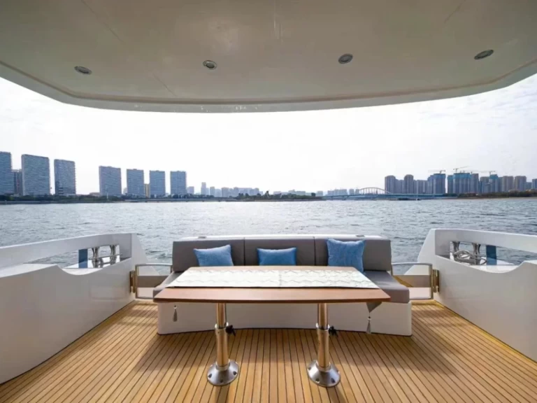 Hire Motorboat Neo with a boat licence