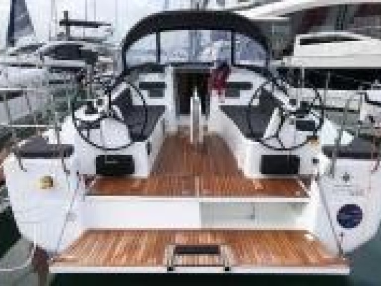 Hire Sailboat Jeanneau with a boat licence