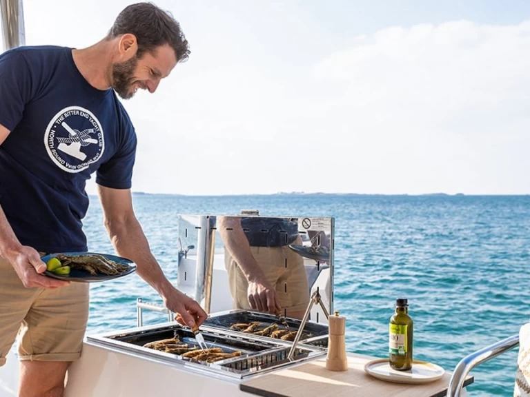 Hire Catamaran Fountaine Pajot with a boat licence