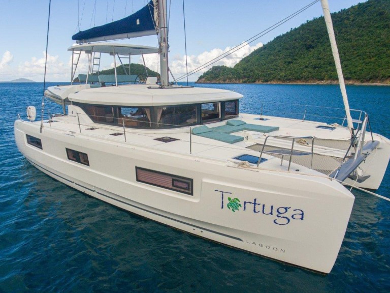 Catamaran to hire Road Town at the best price