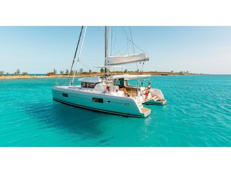 Catamaran hire in Cugnana Verde - Lagoon Lagoon 42