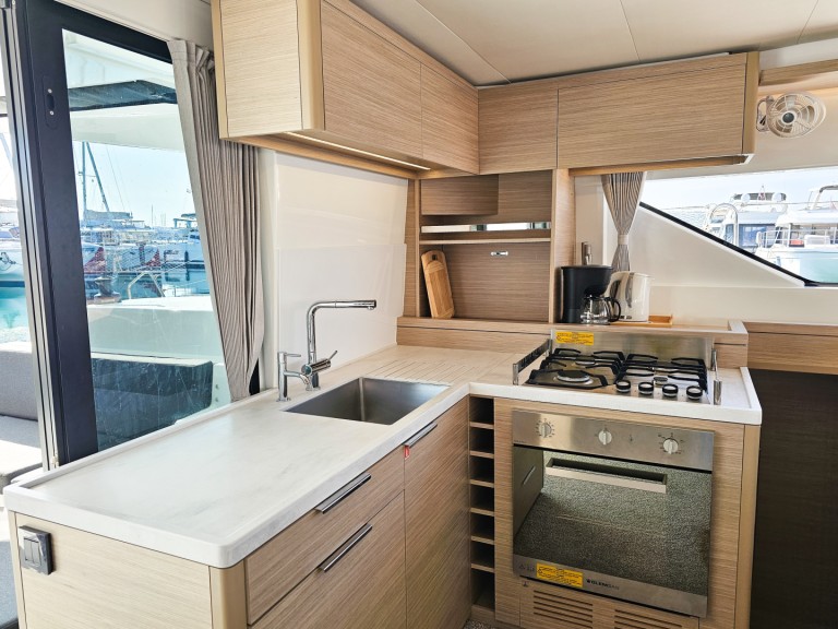 Hire a Lagoon Lagoon 51 Seget Donji