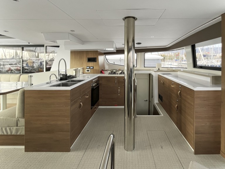 Catamaran to hire Alimos at the best price