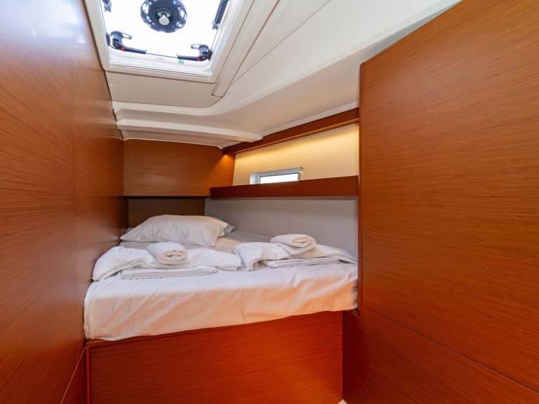 Yacht charter Alimos - Jeanneau Sun Odyssey 490 on SamBoat