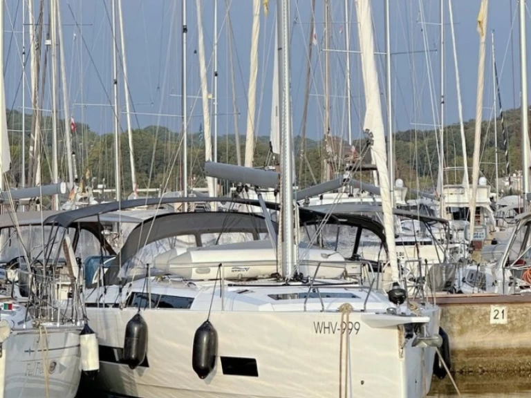 Charter a Hanse Hanse 460 in Biograd na Moru on Samboat