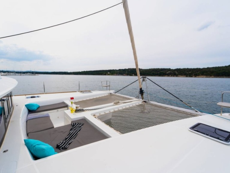 Charter a Lagoon Lagoon 450 F in Rogoznica on Samboat