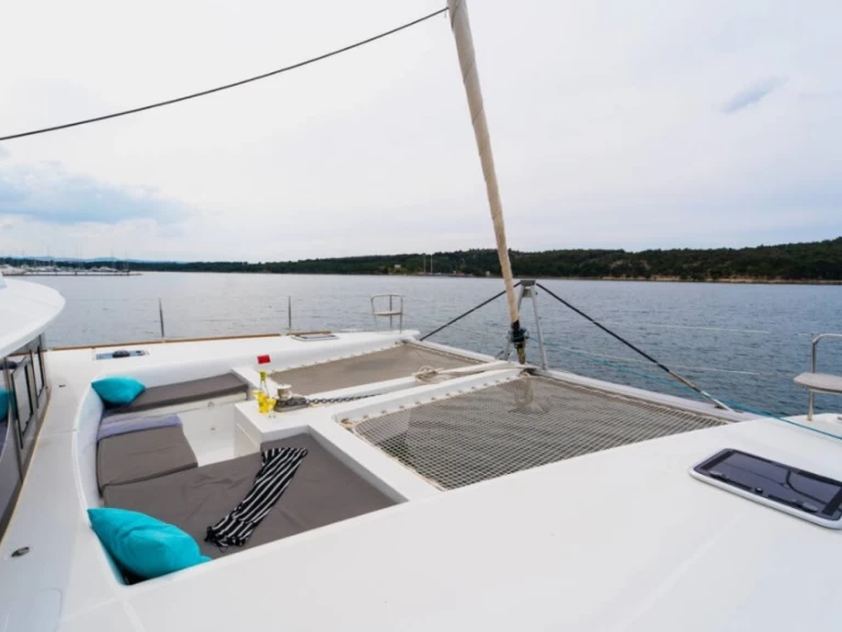 Charter a Lagoon Lagoon 450 F in Rogoznica on Samboat