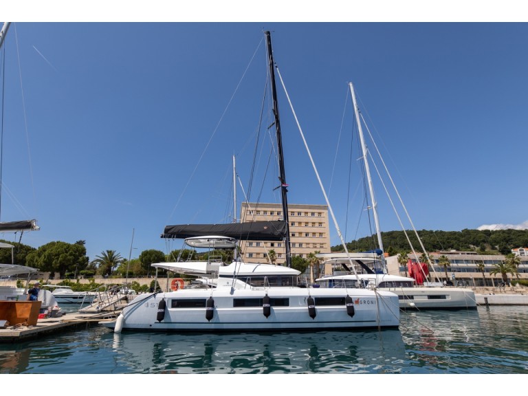 Yacht charter Rogoznica - Lagoon Lagoon 51 on SamBoat