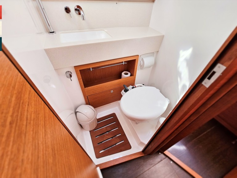 Sailboat to hire Kaštel Gomilica at the best price