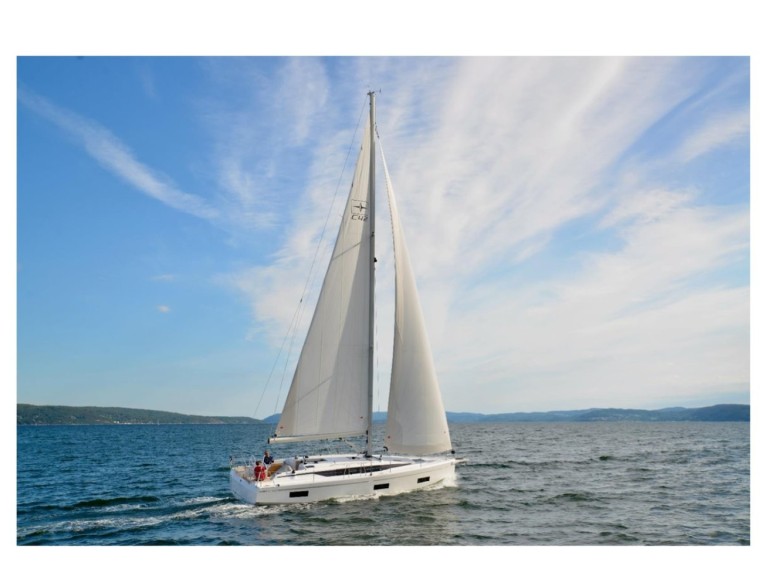 Charter a Bavaria Bavaria C42 in Marmaris on Samboat