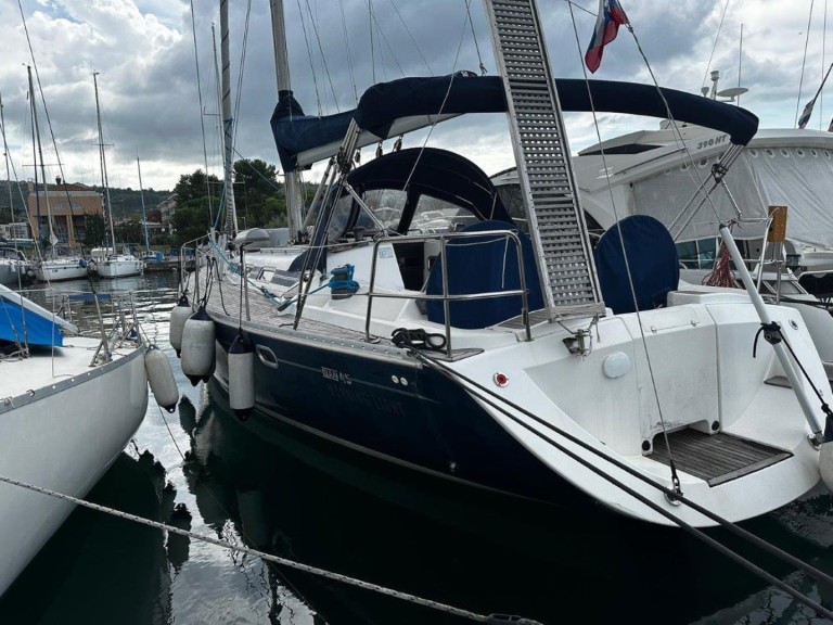 Sailboat to hire Izola at the best price