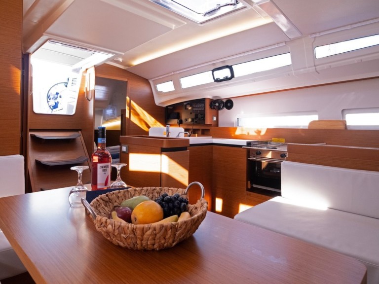 Sailboat to hire Split at the best price