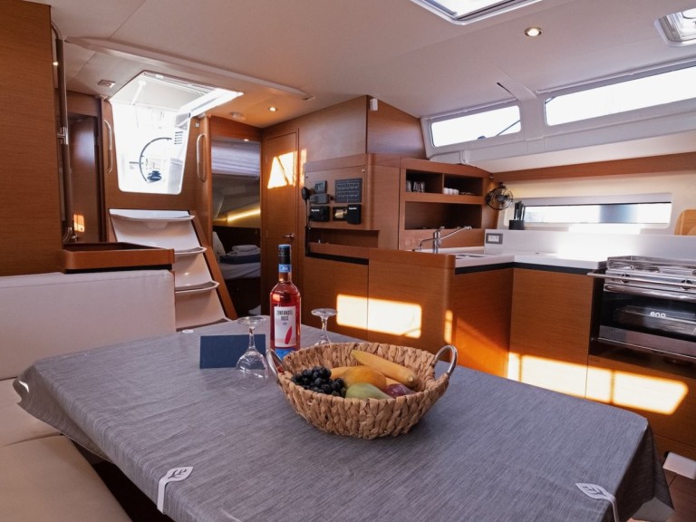 Yacht charter Split - Jeanneau Sun Odyssey 490 on SamBoat