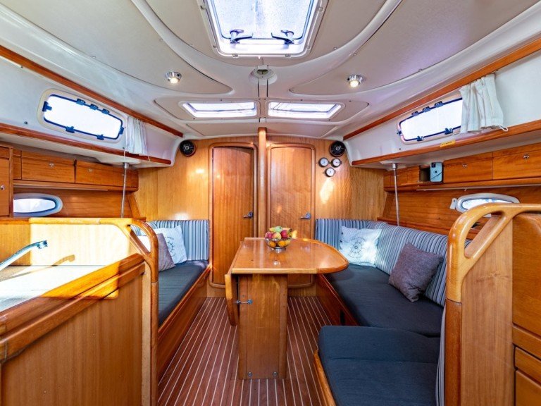 Yacht charter Punat - Bavaria Cruiser 37 on SamBoat