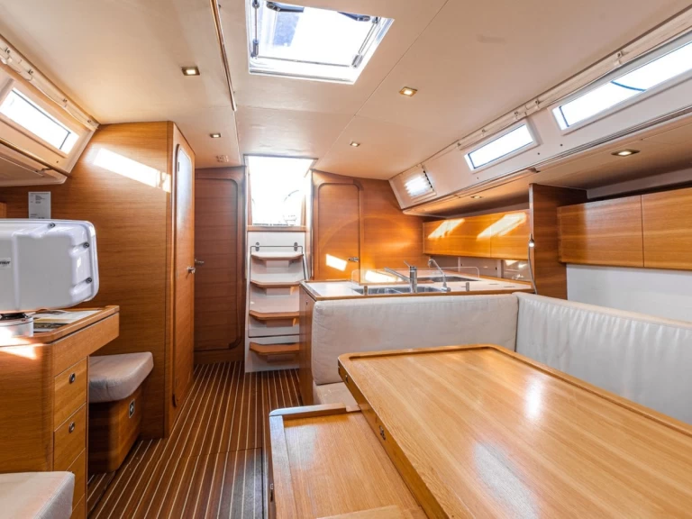 Hire Sailboat Salona with a boat licence