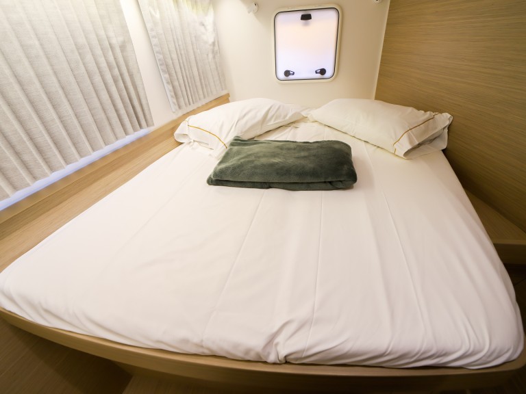 Yacht hire Olbia cheap Lagoon 42