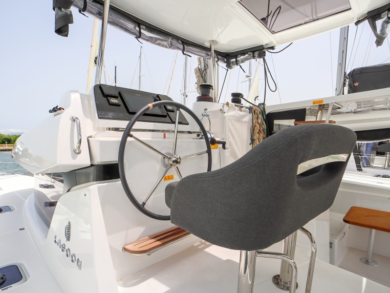 Charter a Lagoon Lagoon 42 in Olbia on Samboat