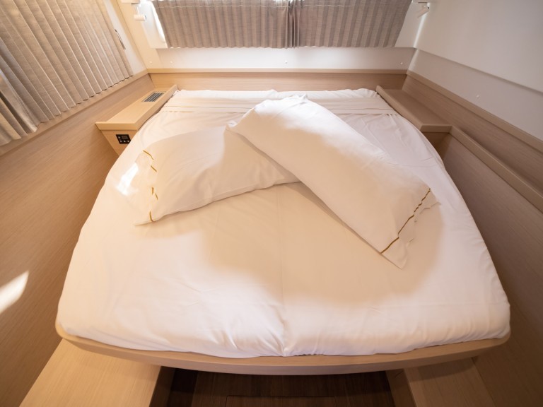 Yacht hire Olbia cheap Lagoon 42