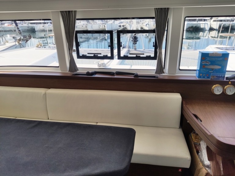 Yacht hire Lávrio cheap Lagoon 42