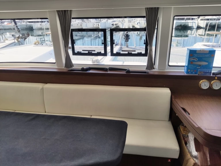 Yacht hire Lávrio cheap Lagoon 42