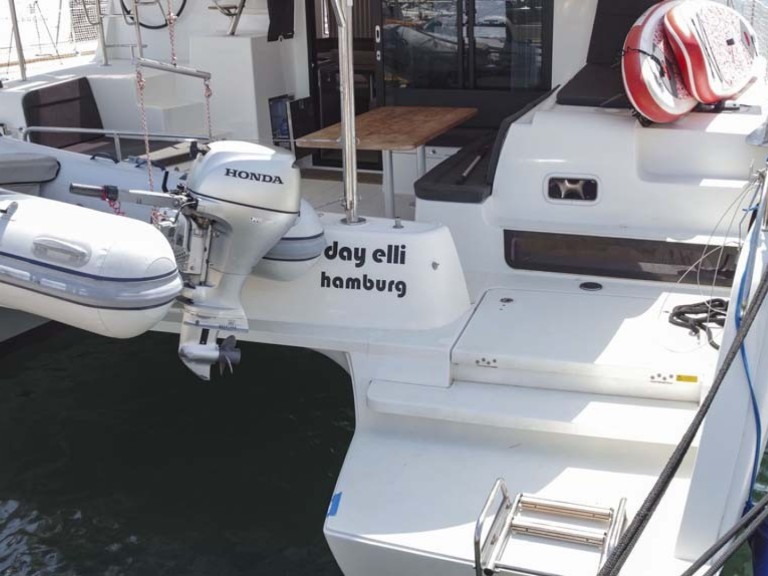 Hire Catamaran Lagoon with a boat licence