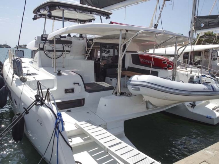 Catamaran to hire Portocolom at the best price