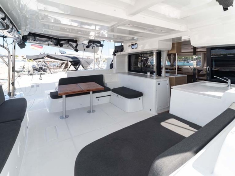 Hire a Lagoon Lagoon 46 Portocolom