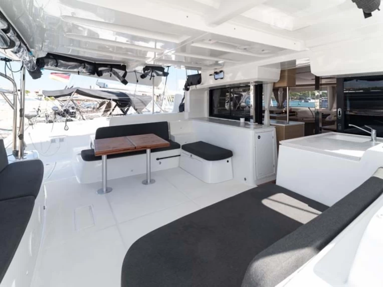 Hire a Lagoon Lagoon 46 Portocolom