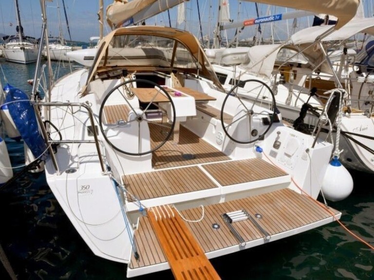 Charter a Dufour Dufour 350 Grand Large in Biograd na Moru on Samboat