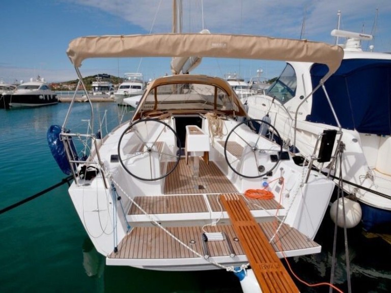 Hire Sailboat Dufour with a boat licence