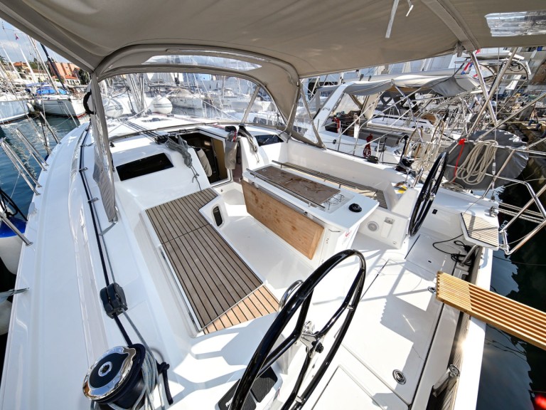 Sailboat to hire Zadar at the best price